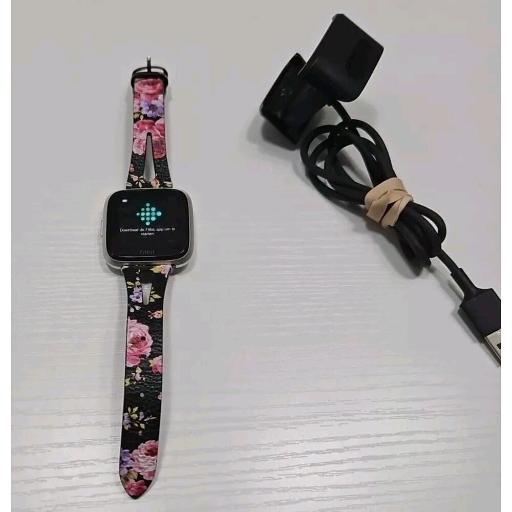 Fitbit Versa Lite Smartwatch Fitness Activity Tracker Floral Band W/ Charger F7